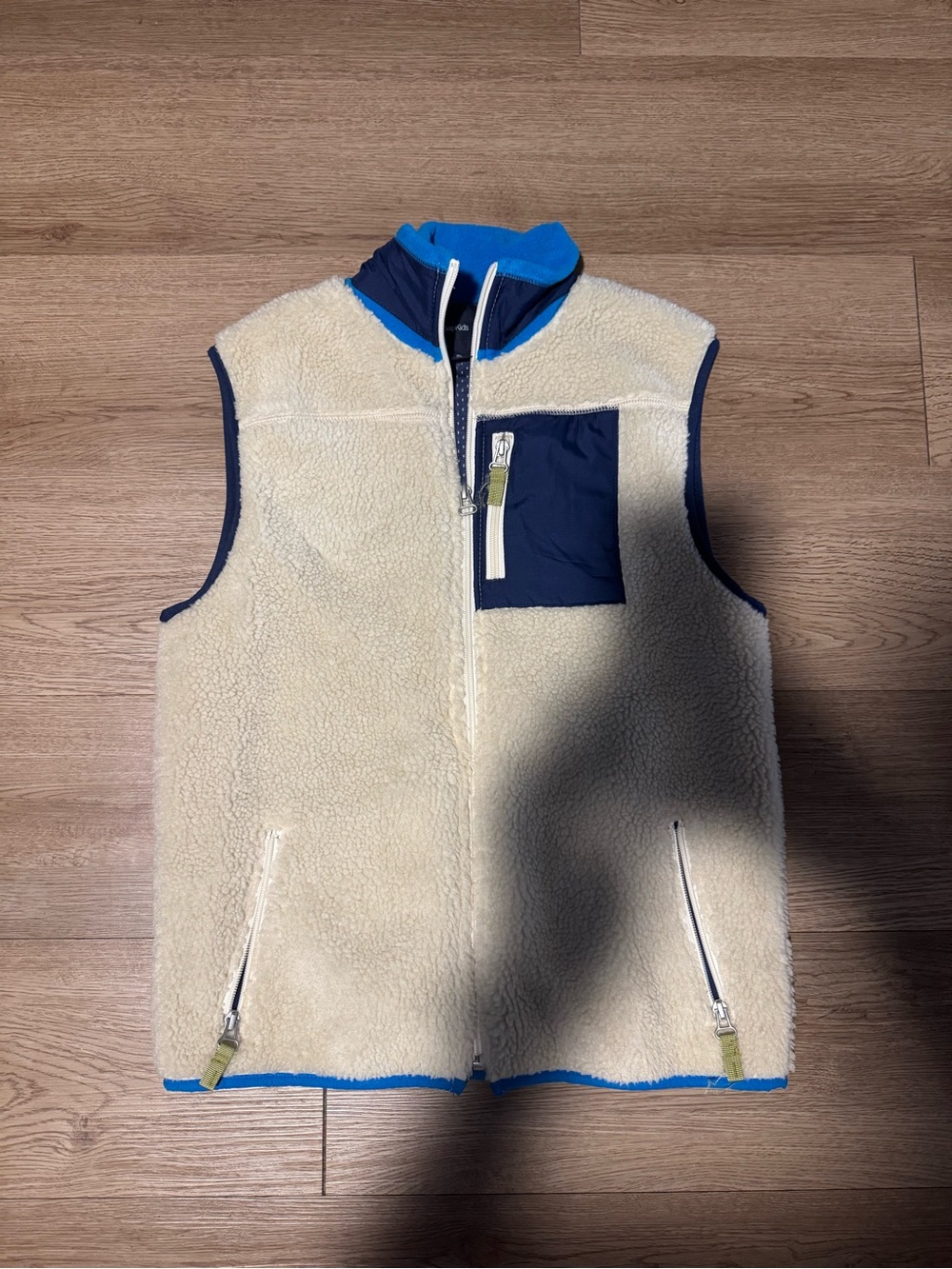 Kids Neutral Sherpa Vest with Navy Trim Sz XL(12)